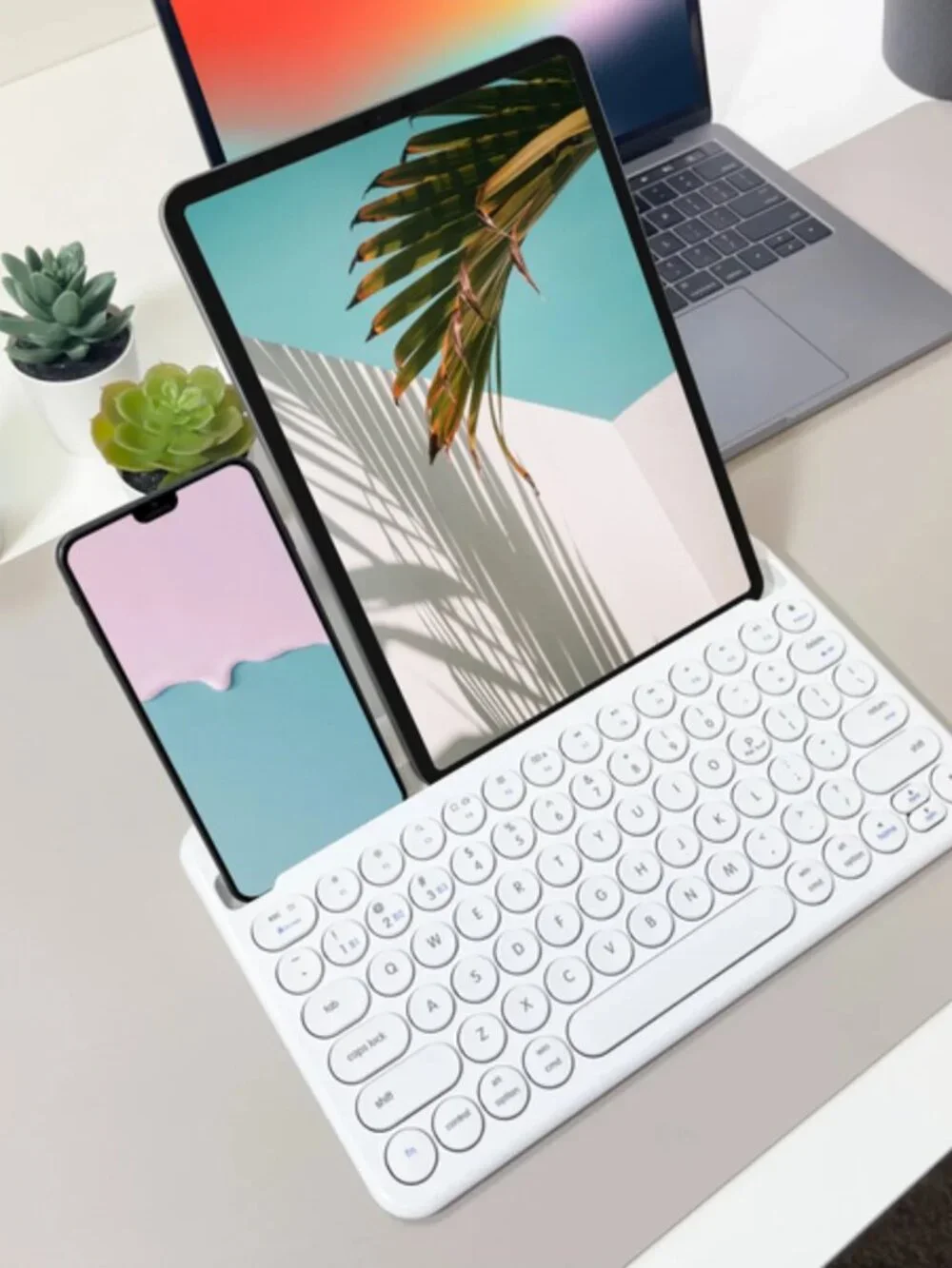 Macally White Round-Key Wireless Keyboard